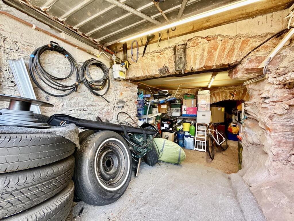 Garage - Store.jpg