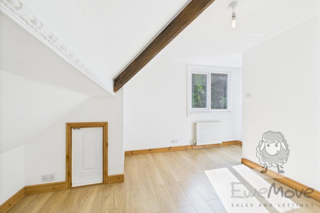 CAM05128G0-PR0011-STILL048