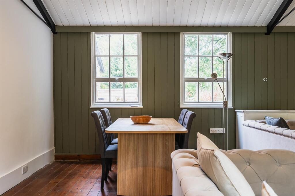 Lounge/Dining Room (Cabin)