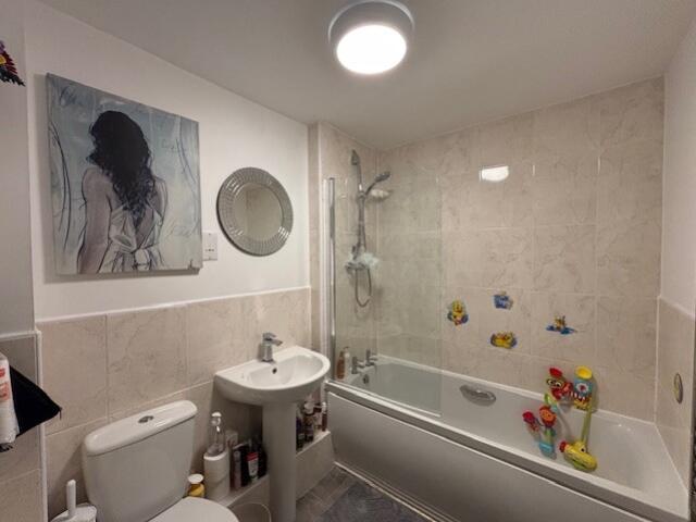 62 BBW bathroom