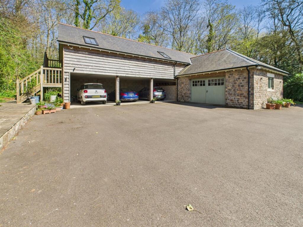 GARAGE/ANNEXE