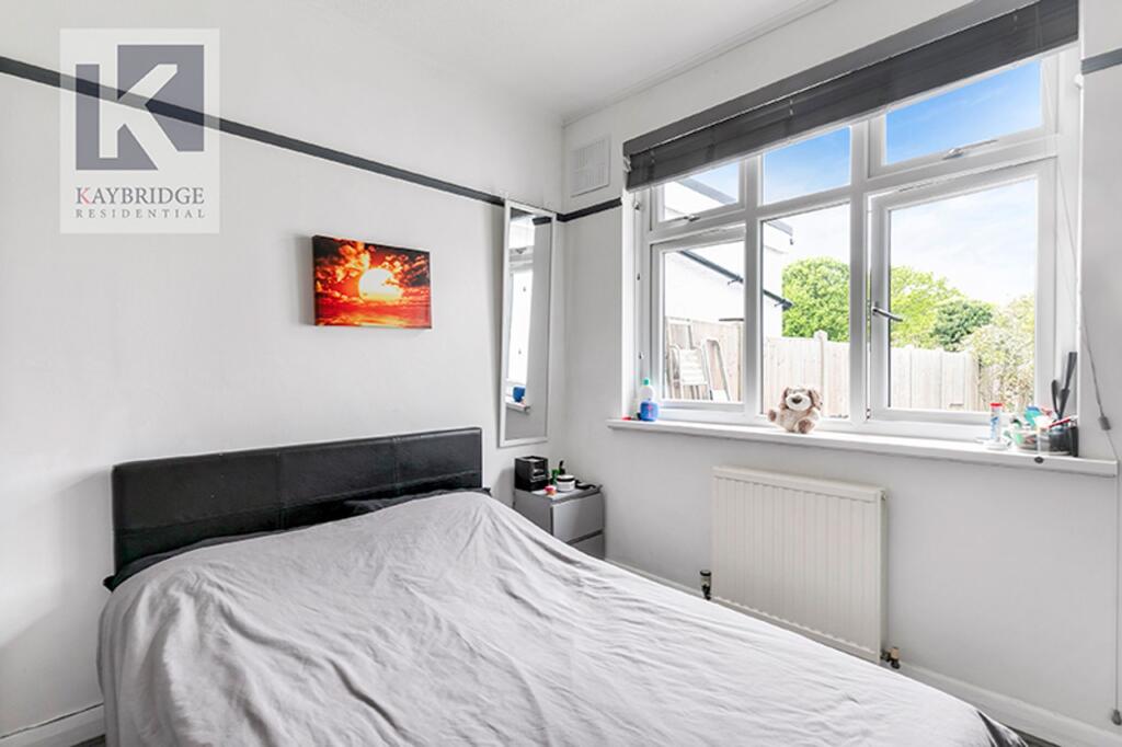 St. Clair Drive, Worcester Park - KT4 8UE