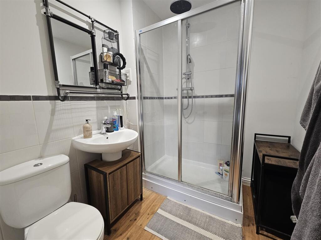 ensuite.jpg