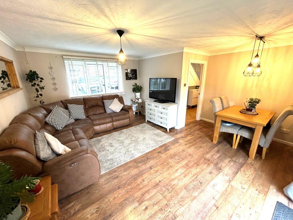 Lounge Dining Room ( image 4 )