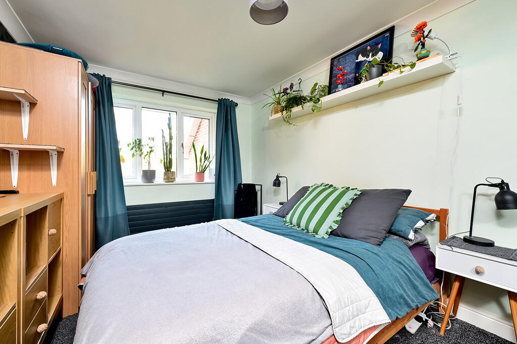 27 Thornfield Gre...