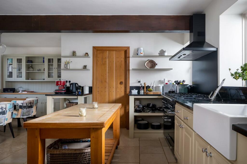 13 - The Granary - GL7 6PA - Web.jpg