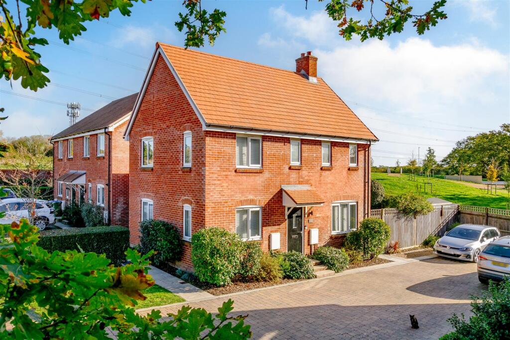 Rhodes Way, Billingshurst