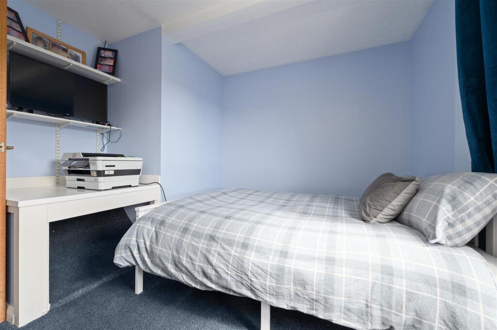 7 Fairley Court 016.JPG