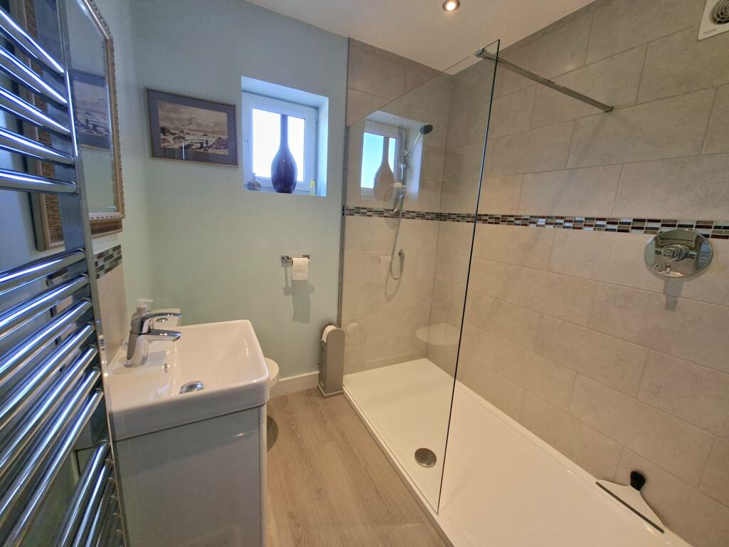 GROUND FLOOR SHOWER ROOM