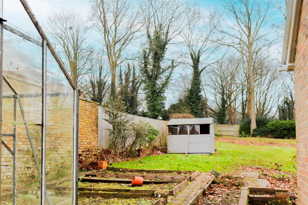 59. Rear aspect 1.6-Edit.png