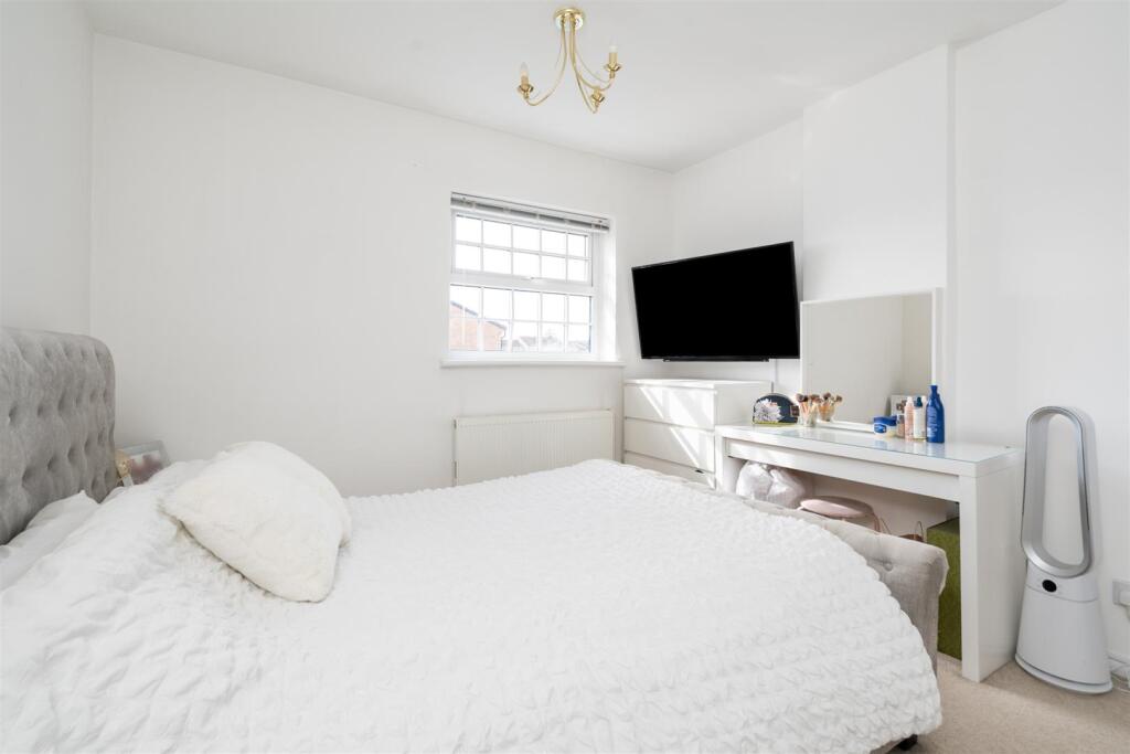 20 Crimscote Close_3.jpg