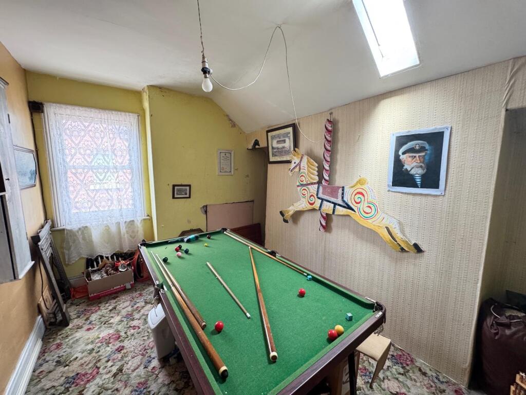 BEDROOM (SECOND FLOOR)