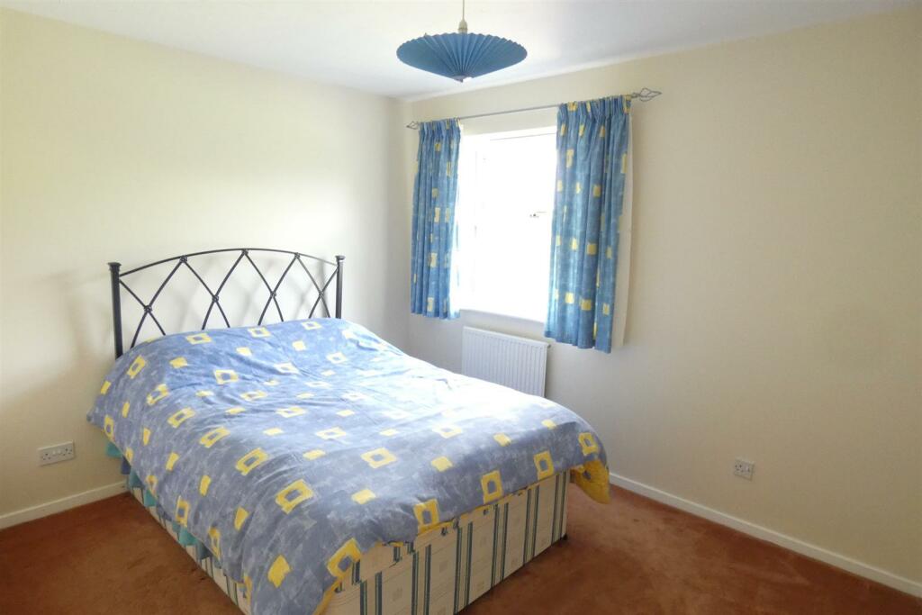 BEDROOM 2