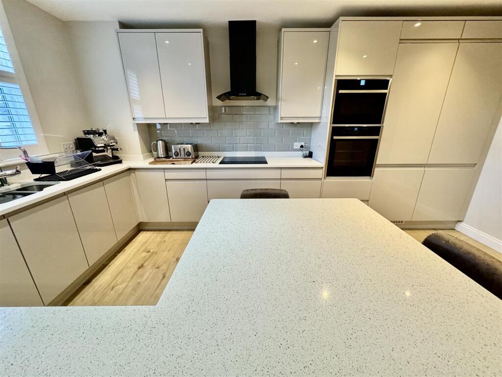 OPEN PLAN LIVING,DINING AND KITCHEN