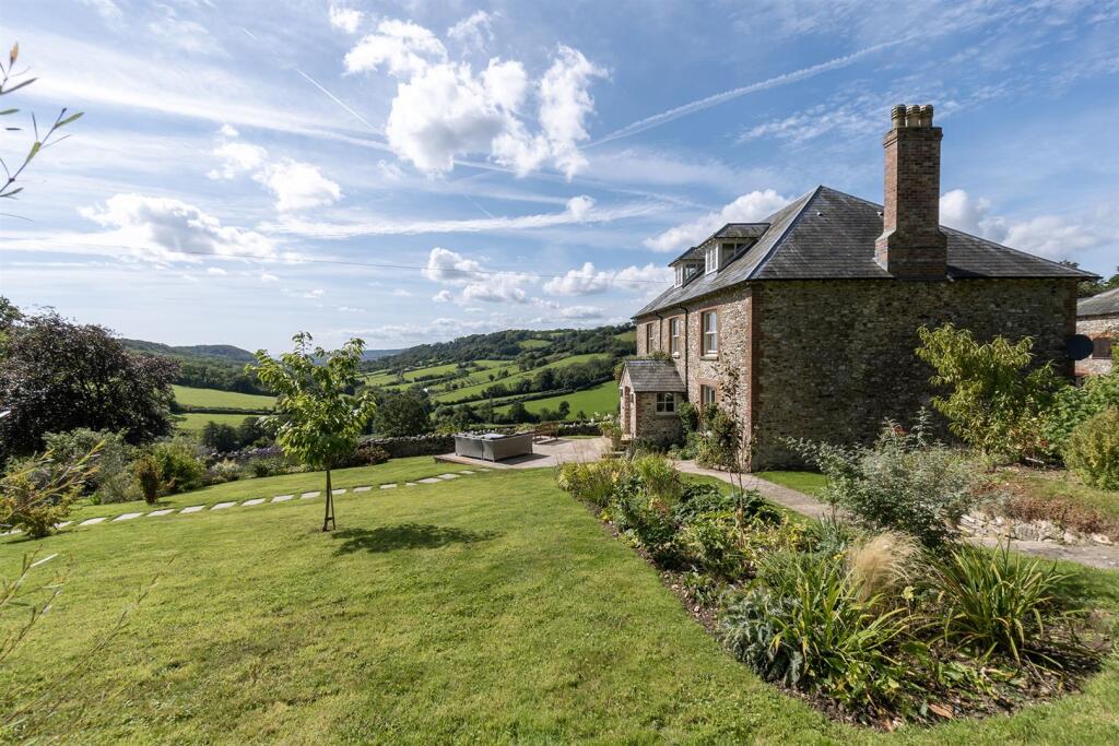 Page 7 bottom identical size to top image Roncombe