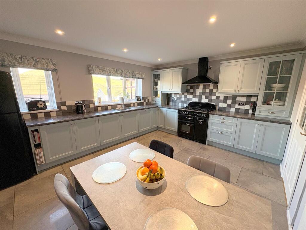 Kitchen d.jpg