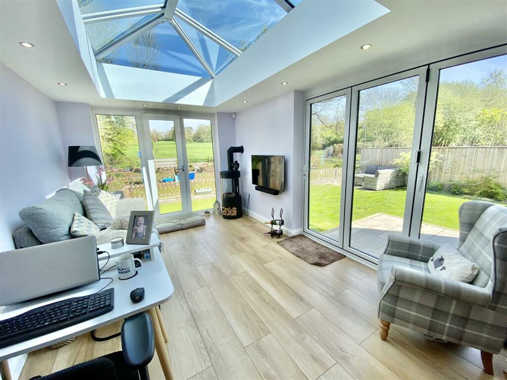GARDEN ROOM