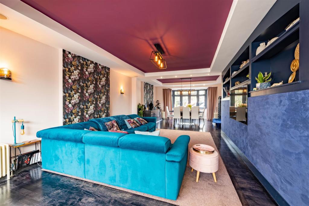 Lounge Dining