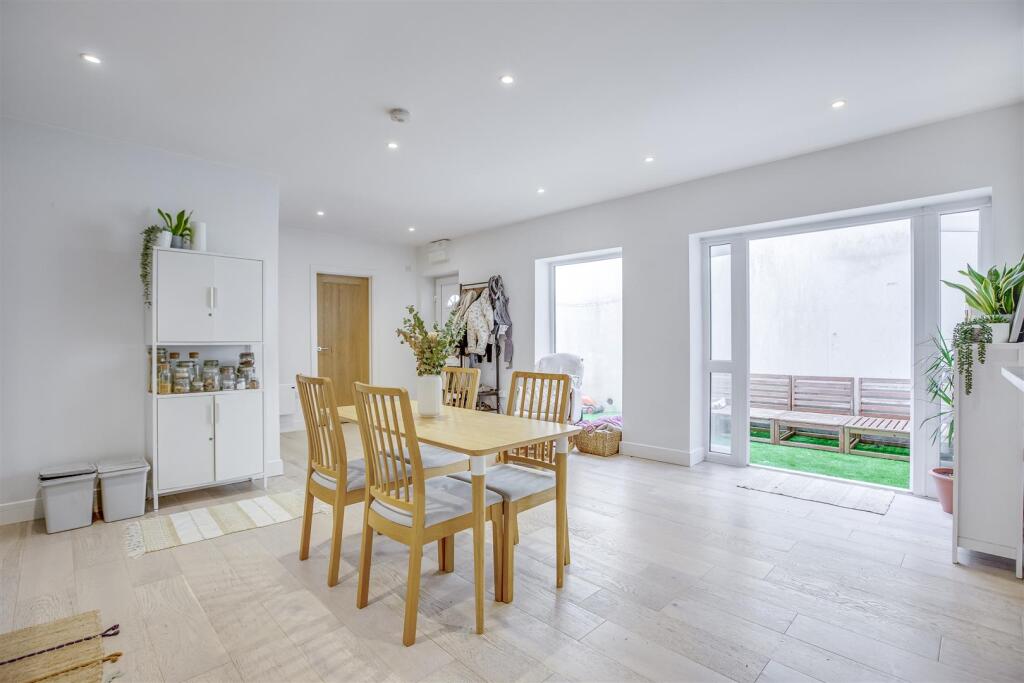 4 Priory Villas, Priory Road, HP13 6GZ-7.jpg
