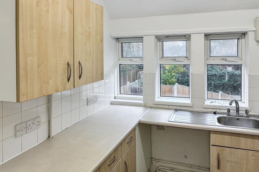 Flat A, 47 Goldings Crescent, Basildon, Essex, SS16 4RX