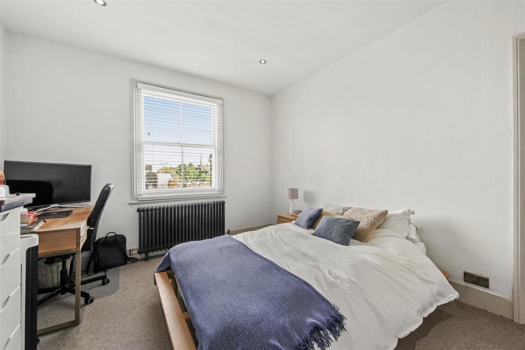 TOP FLOOR FLAT 39 Fitzroy Road   - PWqq6IKg3G8wwYA