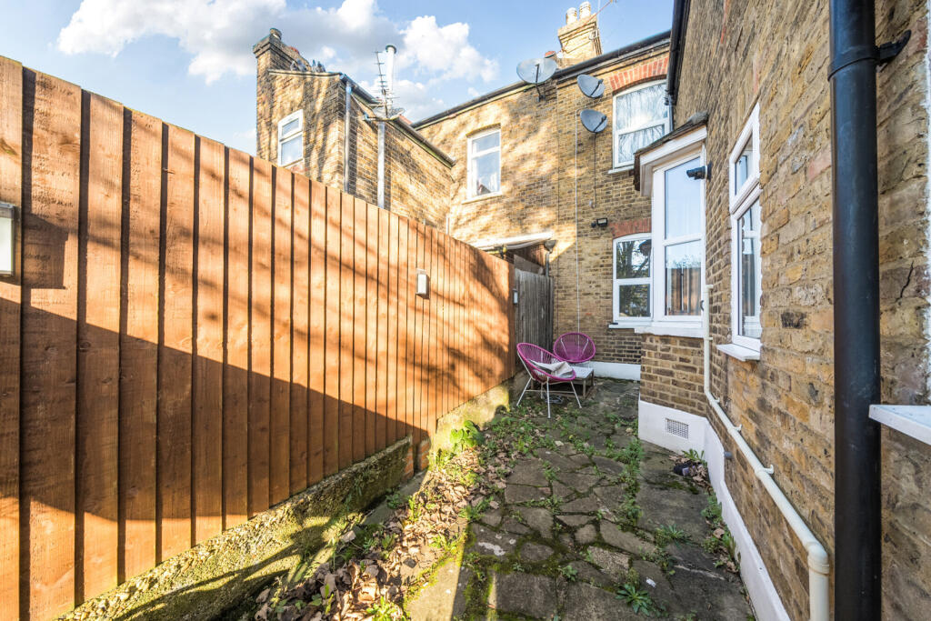 1383135-3-6926e35...