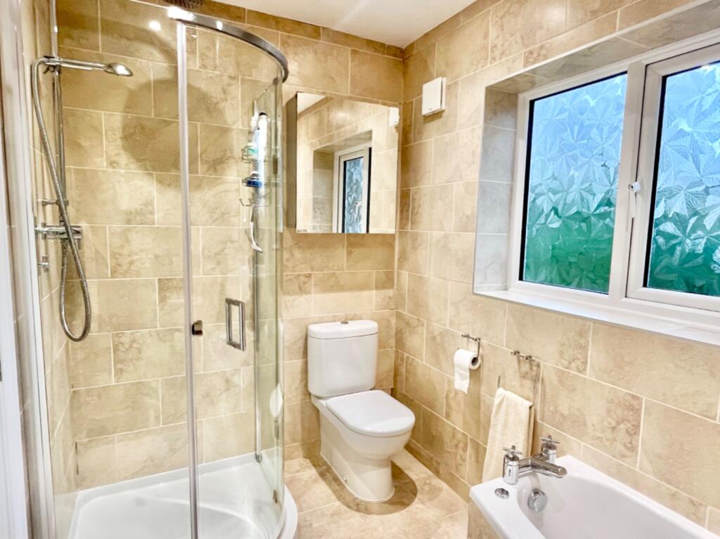 Ensuite ground floor