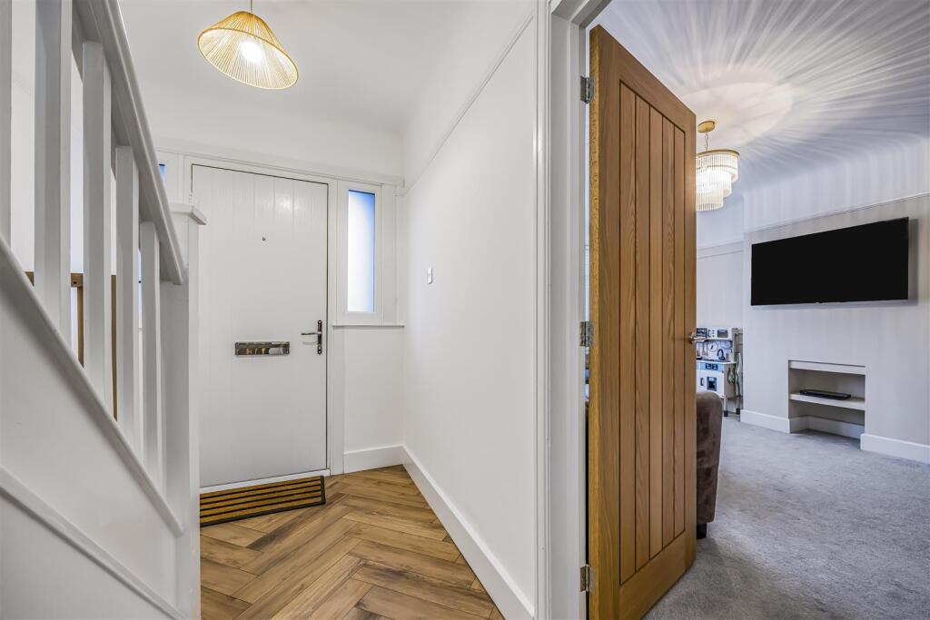 10 Old Manor Way, Drayton-PorticoMarketing-SoldBy-