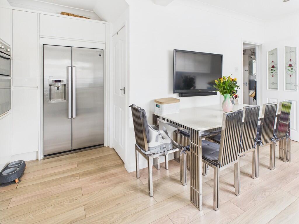 CAM05068G0-PR0028...