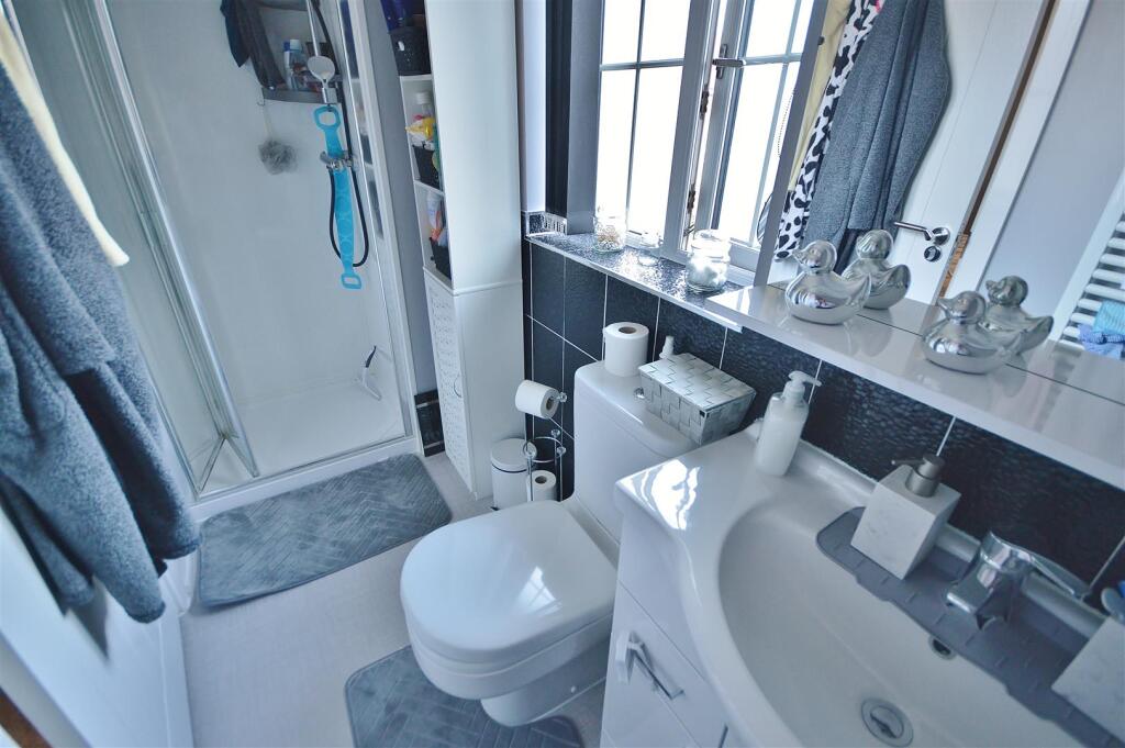 EN SUITE