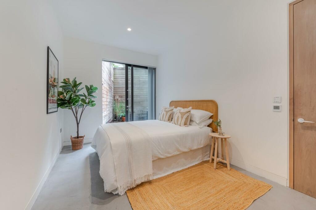 PRINCIPAL_BEDROOM_2.jpg