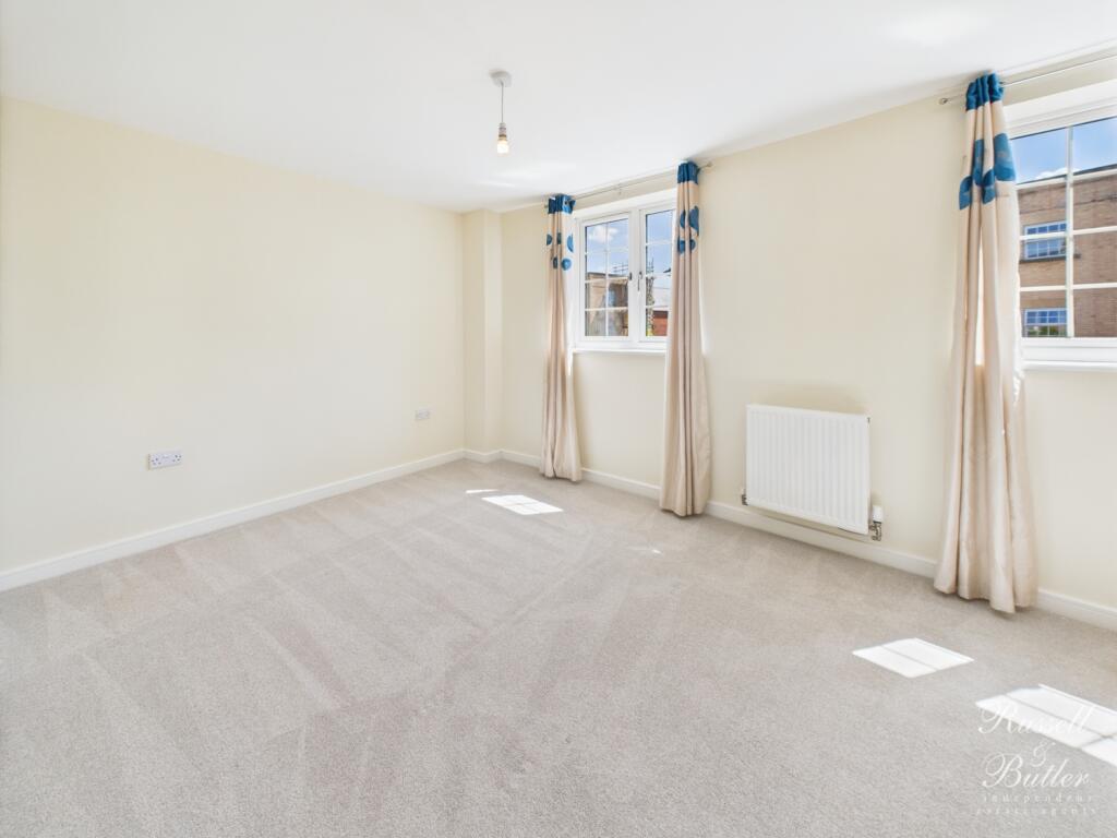 CAM01995G0-PR0330-STILL012