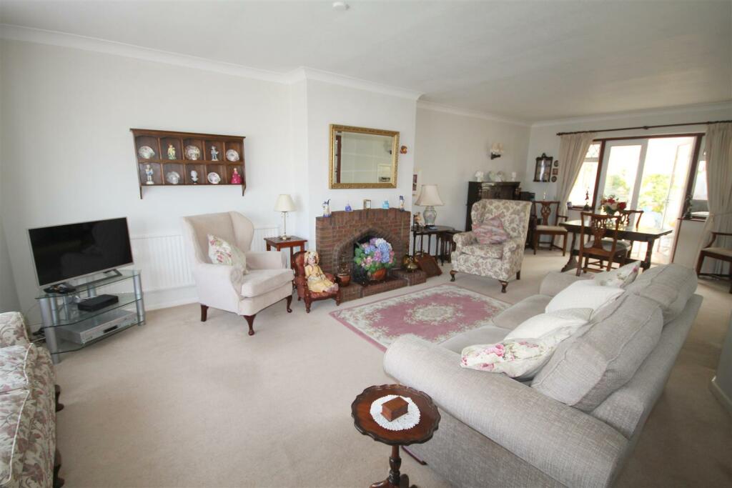 SD Living Room iv.JPG