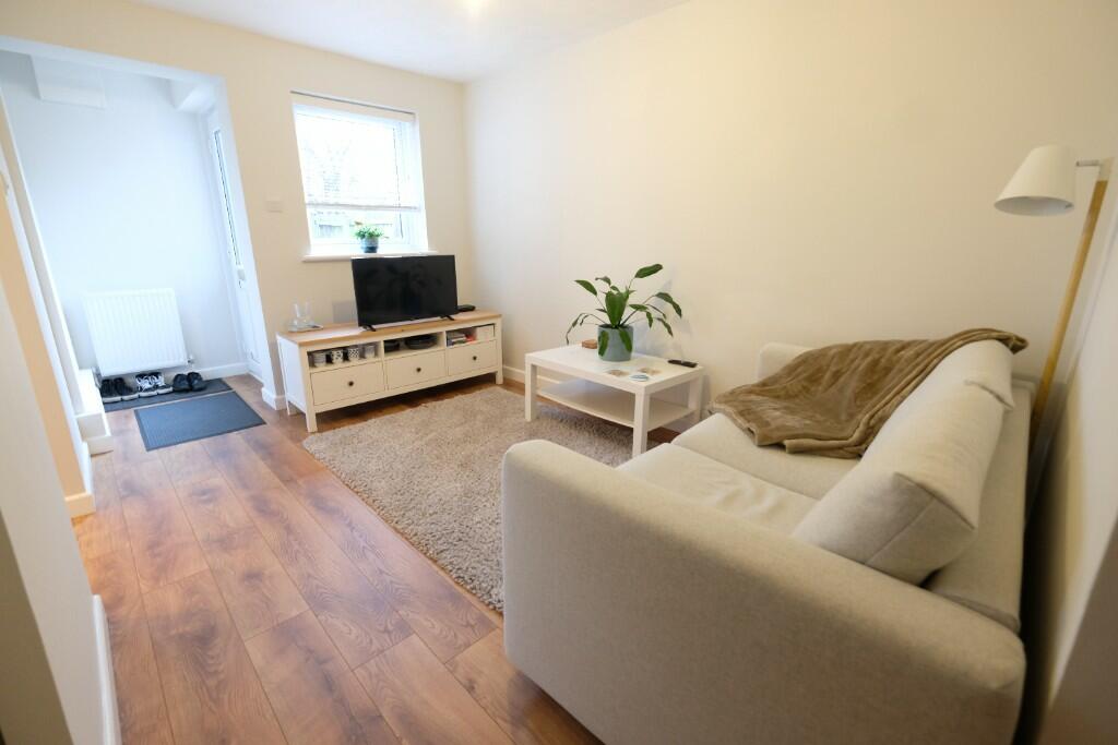 SITTING/DINING ROOM