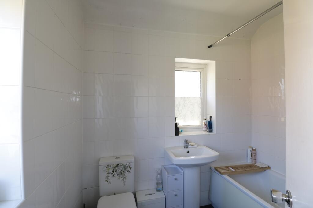White suite bathroom 