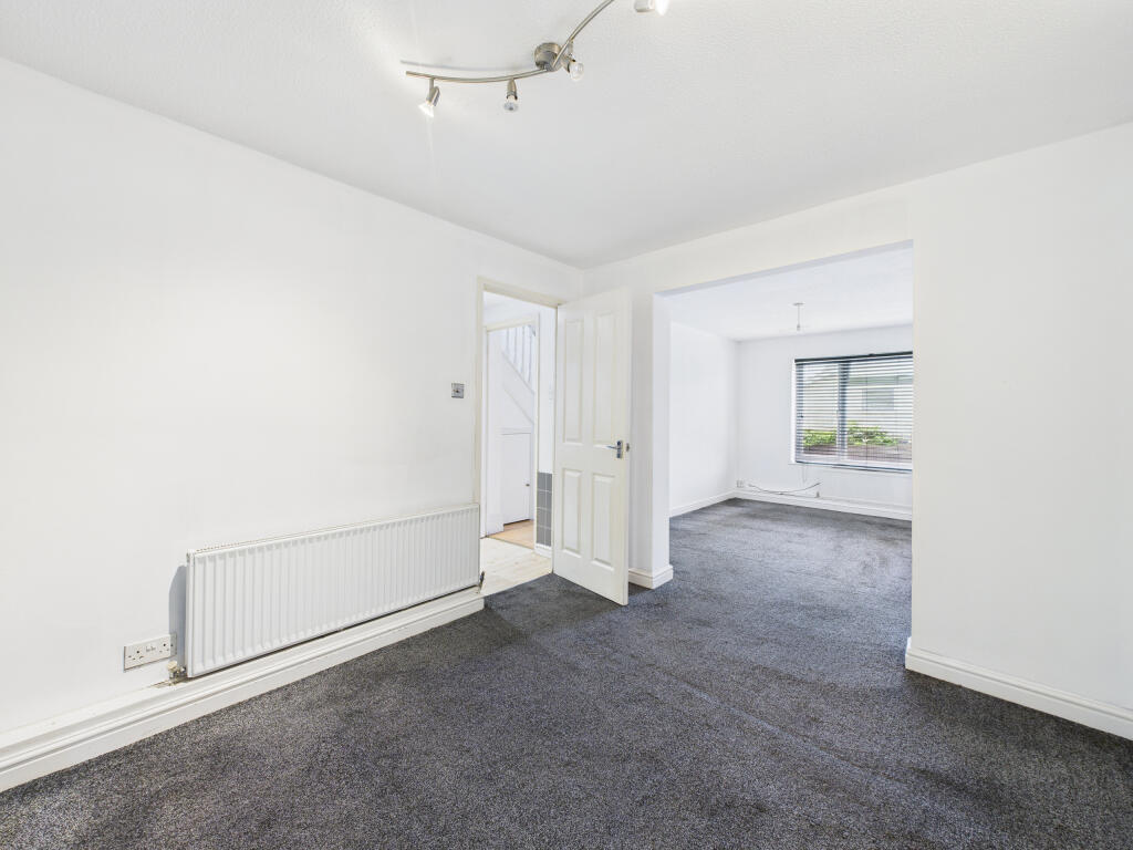 CAM02909G0-PR0505-STILL001