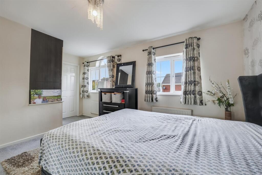 50 Fox Hollow bed 3.jpg