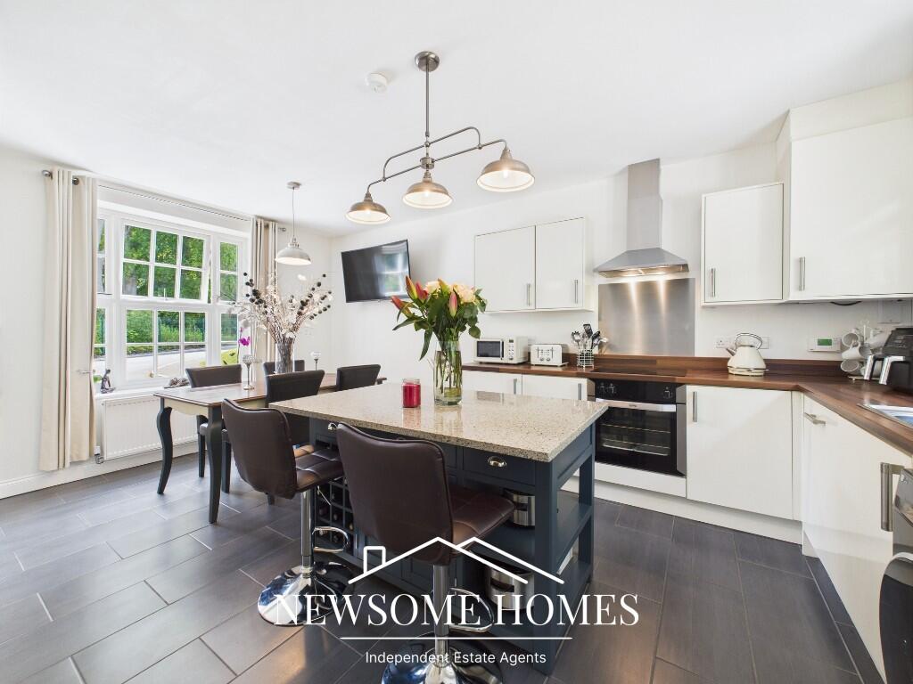 Kitchen/ Dining Room