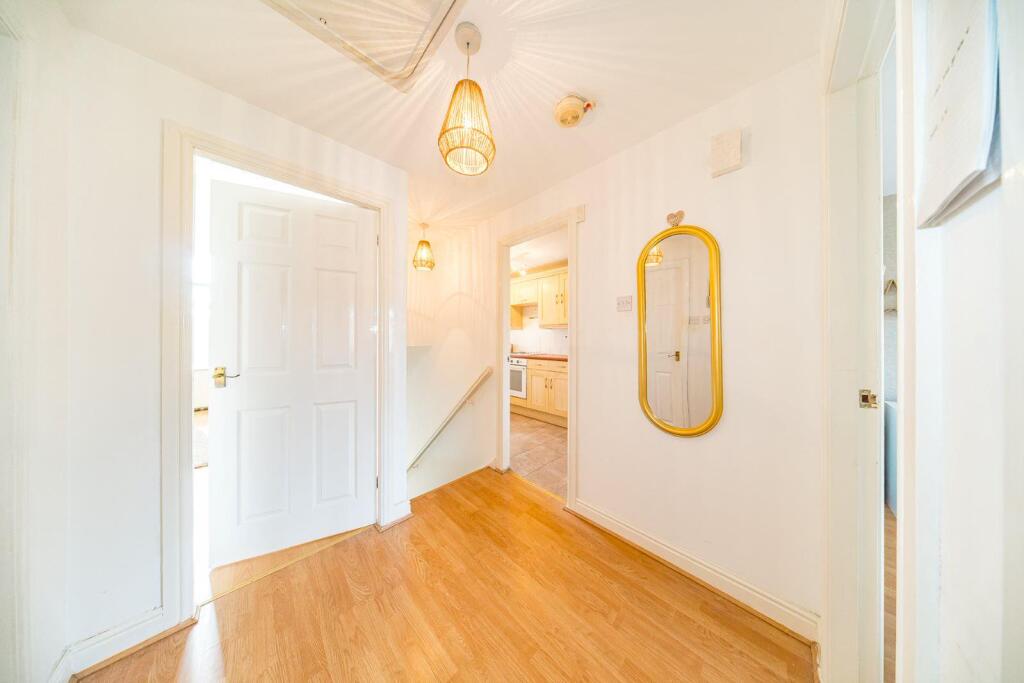 7 Rio Court landing.jpg