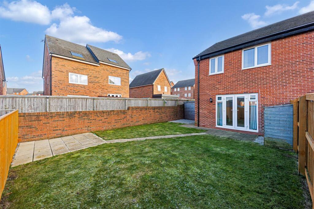 54 Stratford Drive garden 2.jpg