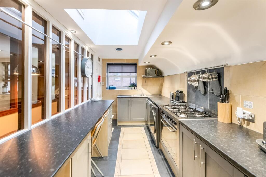 8B McNabb Street, Dollar FK14 7DJ