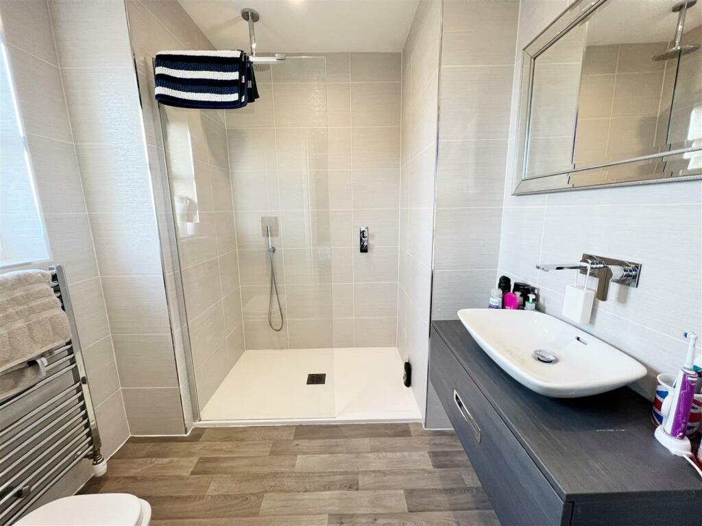 En Suite to Bedroom 4.jpg