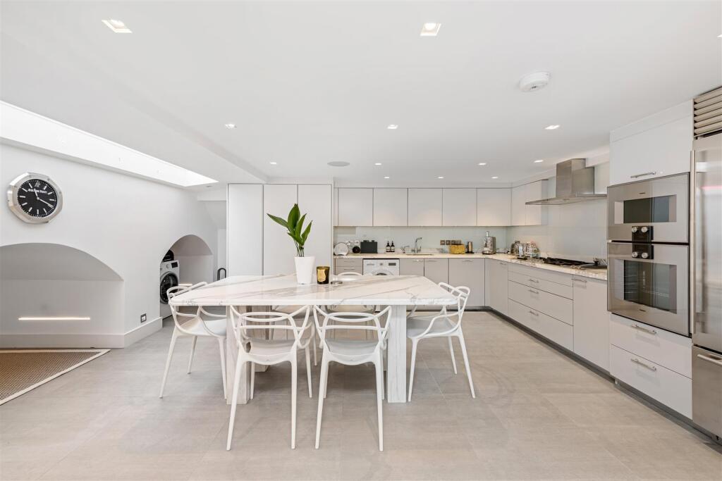 37 Lower Belgrave Street Hi-5.jpg