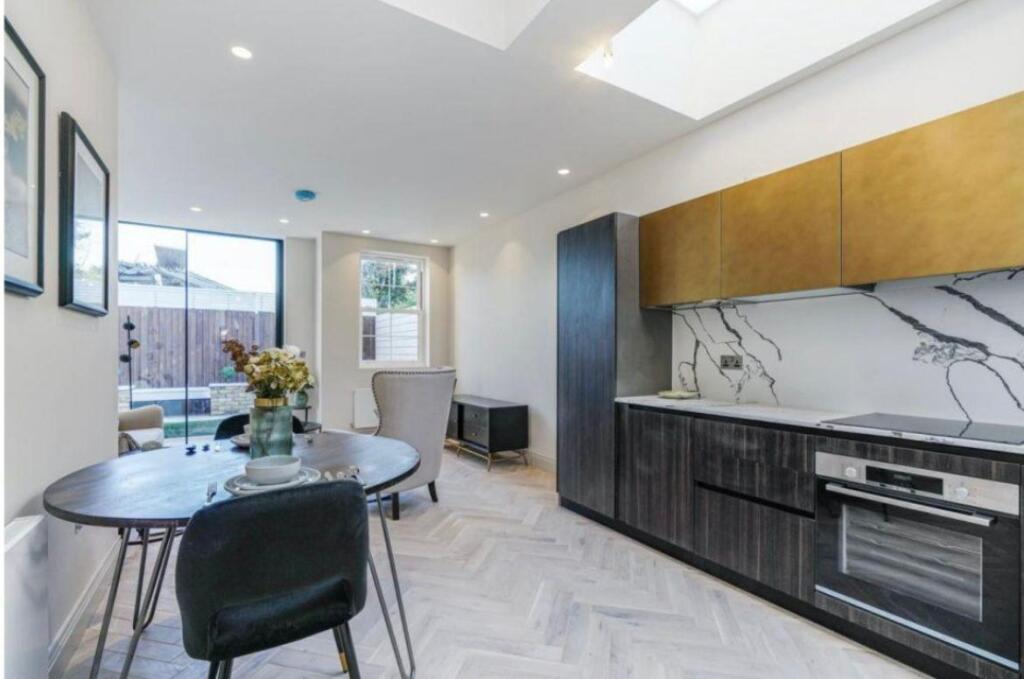 PHOTO-2022-11-02-16-18-29 4.jpg