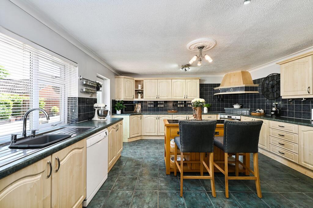 Kitchen/Breakfast Room