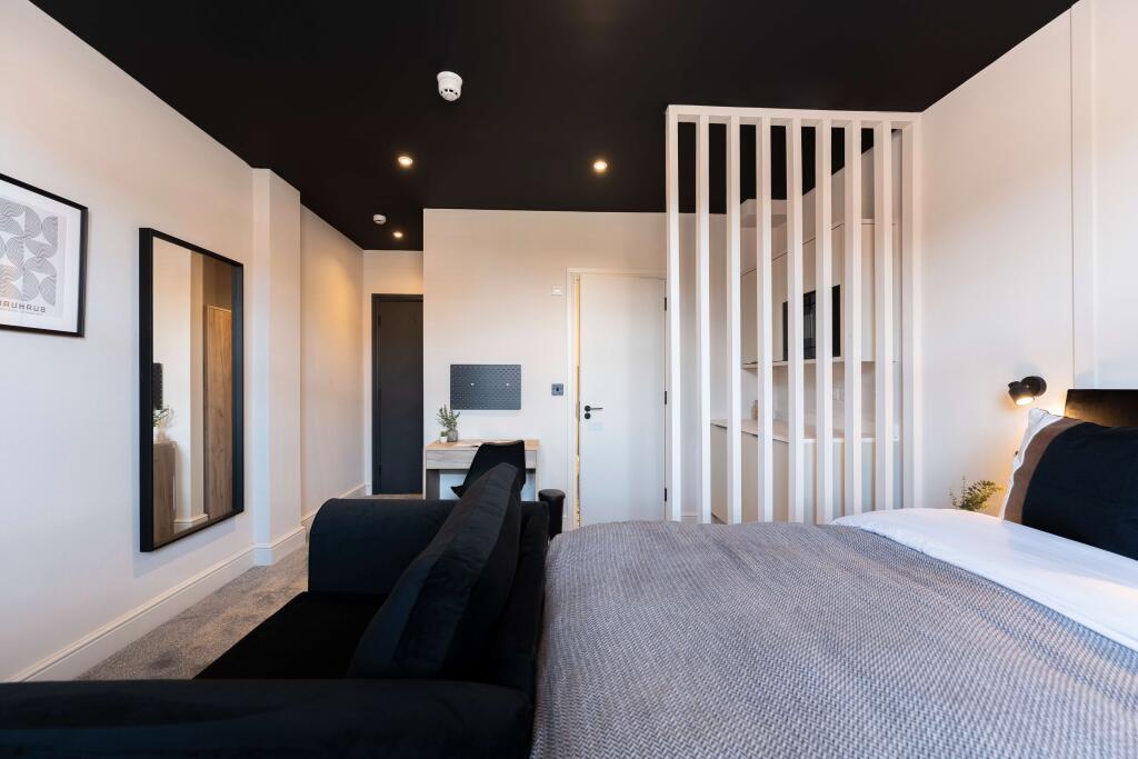 Room 7 - Ensuite