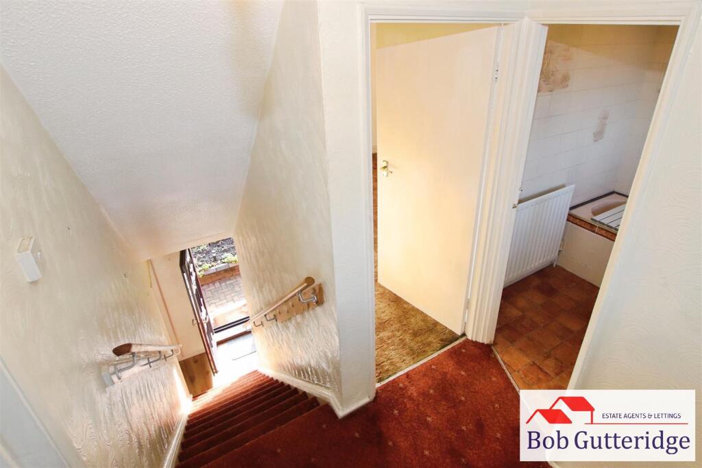 FIRST FLOOR LANDING