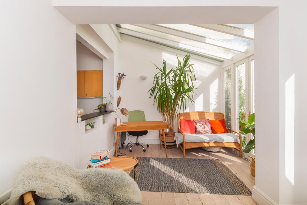 ECARRETTESREMOS5 - Sun Room C.jpg