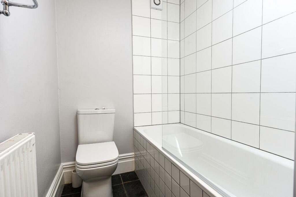 Bathroom_2.jpg