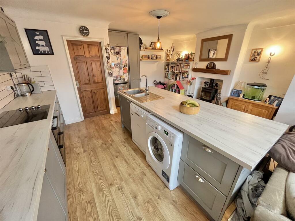 Kitchen Area.jpg